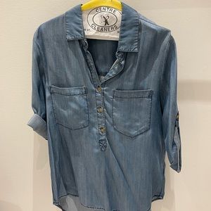 Aqua by Bloomingdale’s jean shirt size small